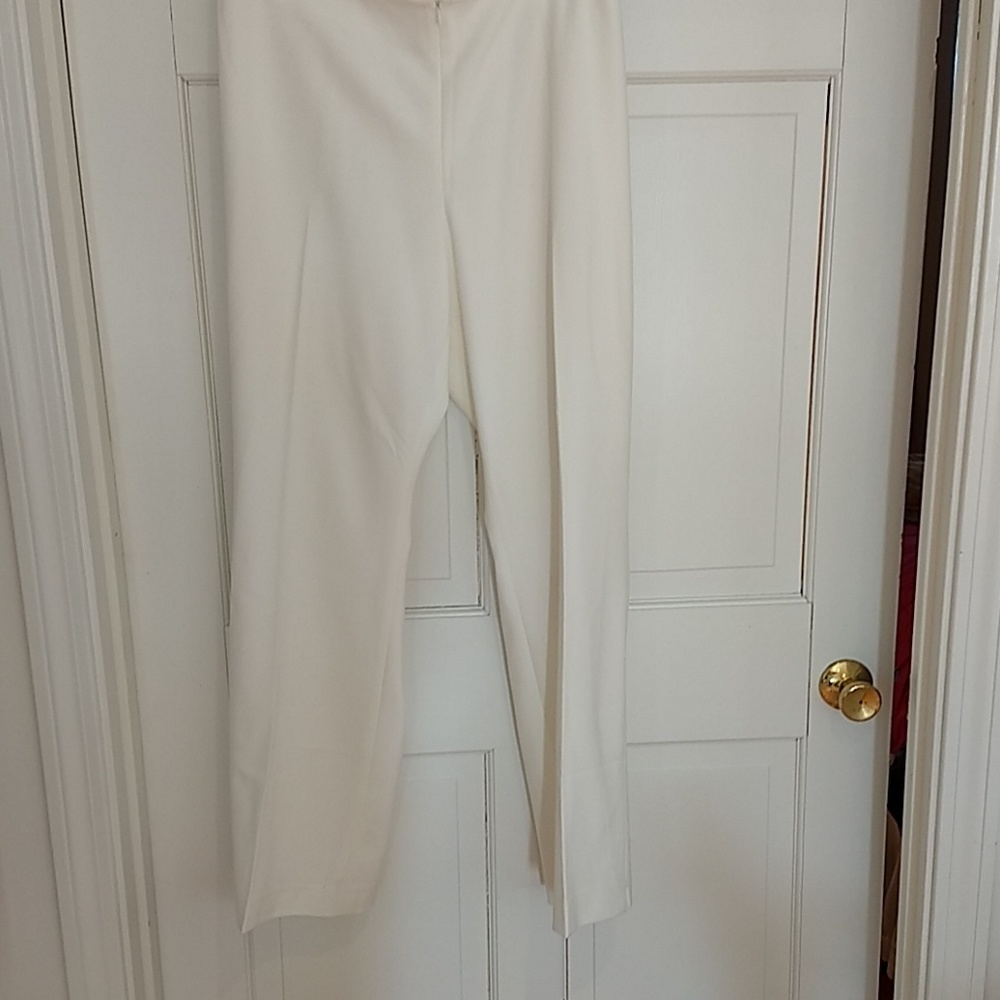 Neiman Marcus winter white pants size 18w